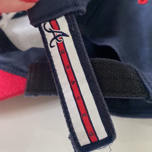 Atlanta Braves Baseball Hat with Tomahawk Logo - Picture 6 of 9